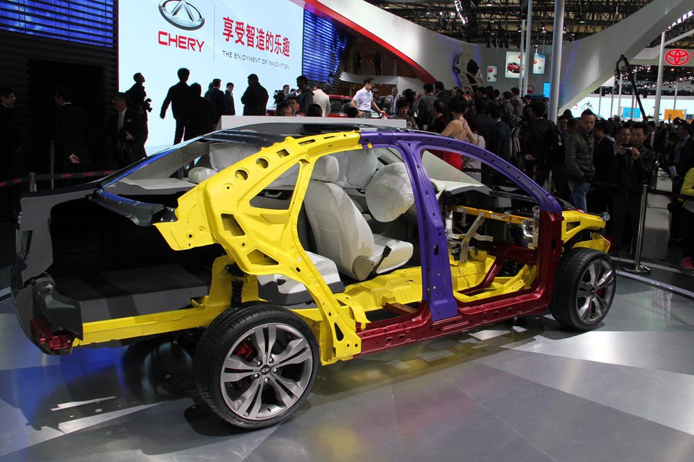 A kínai gyártók is tudnak ötcsillagos autót csinálni, legalábbis a Qoros 3 Sedan már elérte ezt a minősítést. De európai színvonalú biztonsággal és kipufogógáz-tisztítással az autók ára is megugrik
