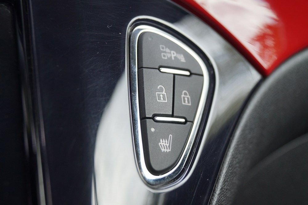 Opel Adam: városból kihajtani tilos! 23 Felárért tolatóradar, sőt, parkolóautomatika is kérhető a csöppséghez