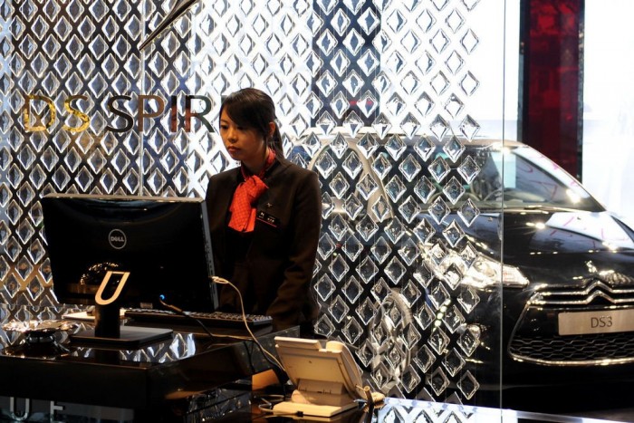 Kínai kézbe kerülhet a Peugeot és a Citroën 4 | Vezess DS szalon Kínában