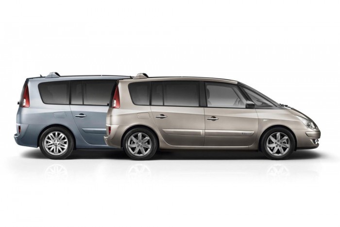 Top 10: Melyik kocsiba fér a legtöbb csomag? 3 9. Renault Grand Espace, 780 liter (3050 l) Aki poggyász inkább helyett ülésekkel töltené meg a teret: a hatodik ülés felára 135 ezer forint, két pluszülés pedig 265 ezer forintba kerül
