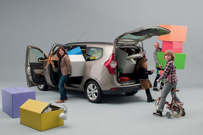 Top 10: Melyik kocsiba fér a legtöbb csomag? 5 7. Dacia Lodgy, 827 liter (2617 l). Vételár/légköbméter arányban a Dacia hagyományosan erős, a teherautóra épülő Evalián kívül a Lodgyt csak jóval hosszabb egyterűek előzik meg
