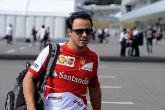 F1: Massa támadásba lendül