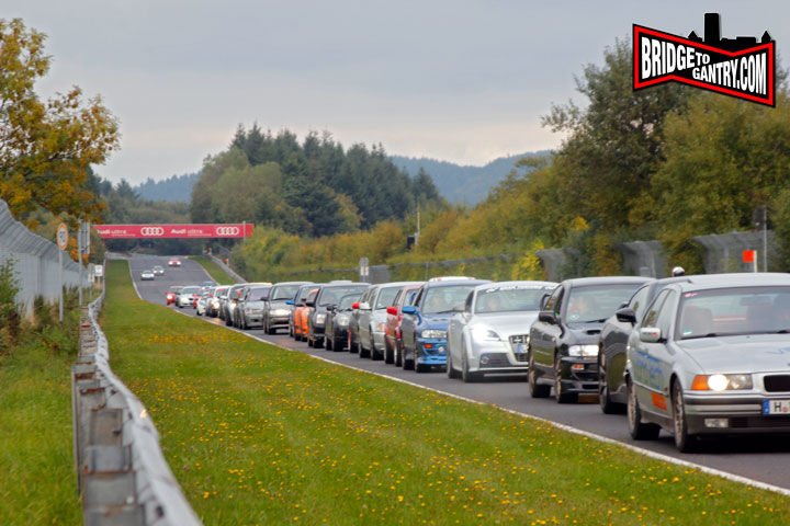 Ilyen is van: dugó a versenypályán! 4