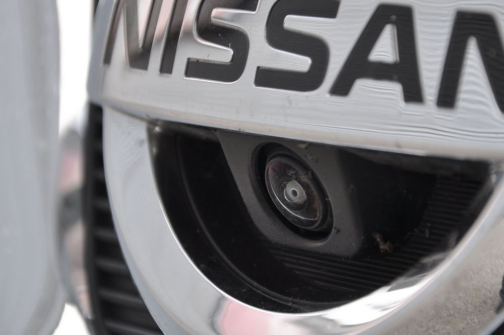 Csak a Qashqai kapható az autóról felülnézeti képet mutató kamerákkal. Ez megkönnyítheti a parkolást