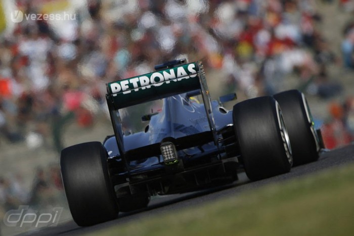 F1: Rosberg örül, hogy kivágta Perez gumiját