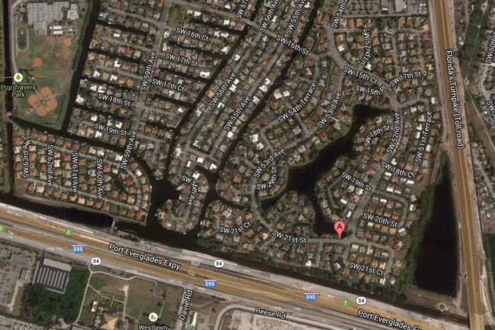 Három ház udvarán hajtott át az autó 4 | Vezess Három ház udvarán hajtott át az autó 4