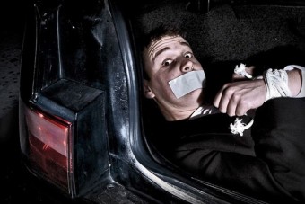 Gyerekpornóst zártak a csomagtartóba