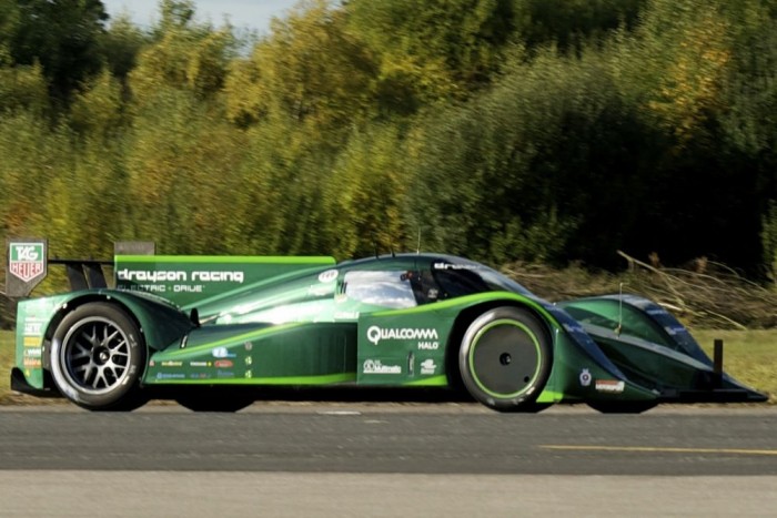 Tripla világcsúcsot futott a méregzöld villanyautó 4