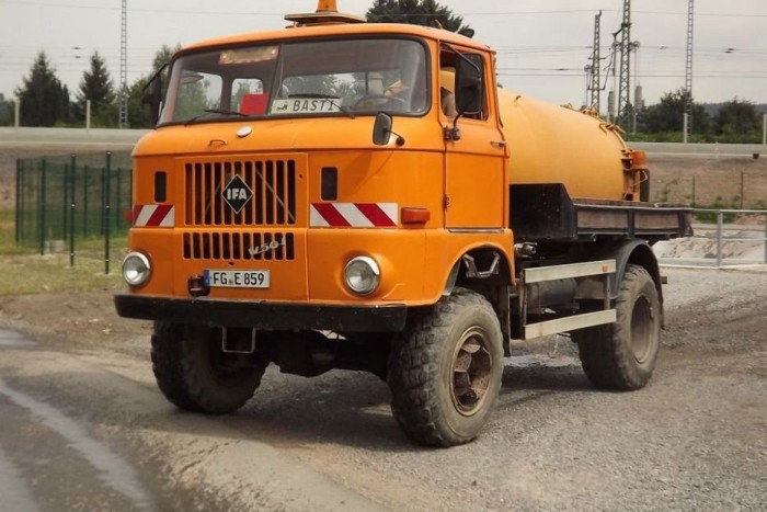 Vidéken nem is olyan rég még az utcakép része volt a szippantós változat