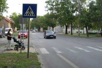 Indulj már, gyalogos!