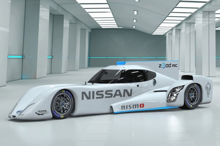 Rajtra kész a Nissan macisajt-versenyautója 6
