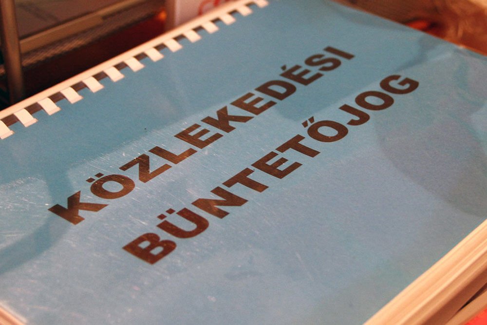 Kötözködéssel kezdődött a lámpánál, börtönbüntetés lett a vége. Érdekes közlekedési szituációk bírósági utóéletét bemutató sorozatunk következő része.