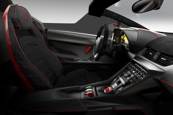 355 km/óra, a frizura tart 6