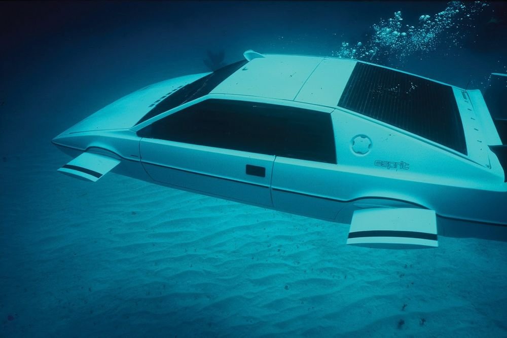 James Bond autóját víz alá küldi a Vasember 20
