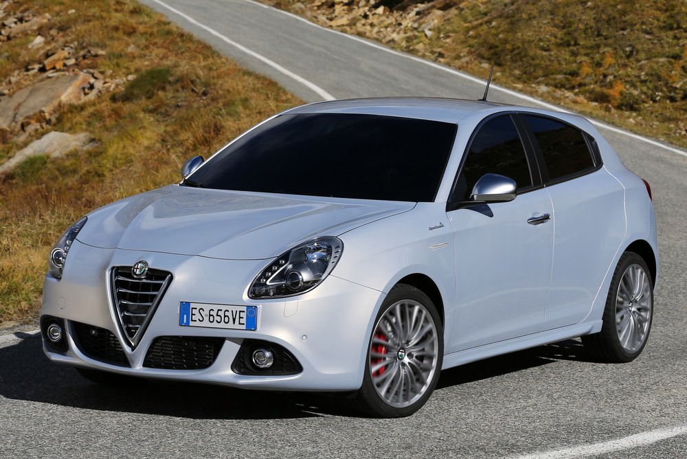 Új motorokkal támad az Alfa Romeo 10