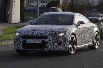 Kémfotókon az új magyar sportkocsi!