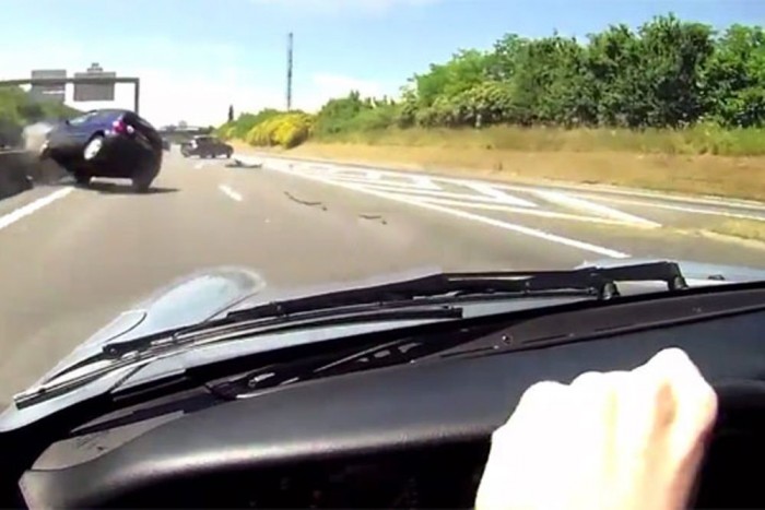 Durva balesetet úszott meg a Porsche