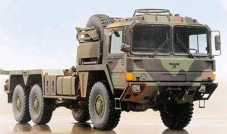 Az MAN két évtizeddel ezelőtt mutatta be a katonai igények alapján kifejlesztett teherautókat. A különleges járművek szinte bármikor, bármilyen helyzetben bevethetőek voltak.