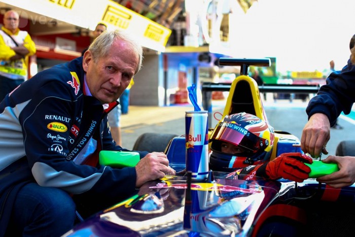 Ki is a rejtélyes orosz újonc? 3 A Red Bull motorsport részlegének ura, Helmut Marko felel az energiaital gyártó pilótakeltetőjéért, nála csak a legjobbak rúghatnak labdába