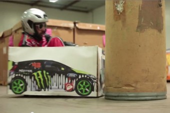 Így kell kartondobozzal driftelni