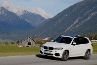 Az új X5-öst Innsbruck környékén próbáltuk ki, csodaszép alpesi tájakon. Jól illett a luxus-SUV a gazdag környezetbe, a síparadicsomok, pazar falusi szállók világába