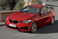 Ötféle motorral, 143-326 lóerővel, és az 1-es szériától markánsan eltérő karakterrel lép színre a BMW kis kupéja. Forgalmazása jövő márciusban kezdődik.