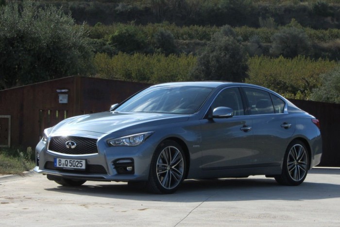 Elegáns és egyedi a formaterv, a helykihasználás a 4,79 méteres hosszhoz képest gyenge