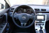 Fehér hollók VW-emblémával 64