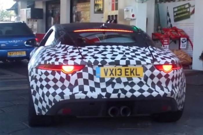 Kupénak is ellenállhatatlan a Jaguar F-type