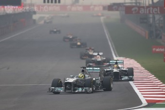 F1: Alkonyatra izgul a Mercedes