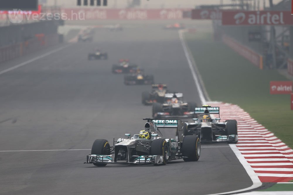 F1: Alkonyatra izgul a Mercedes 24