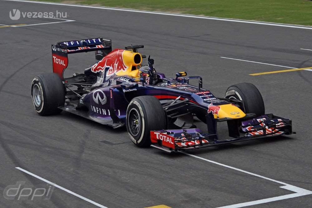 F1: Óvatosan büntették Vettelt 33