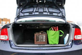 Ha nyitva a csomagtartó, ingyenes a parkolás