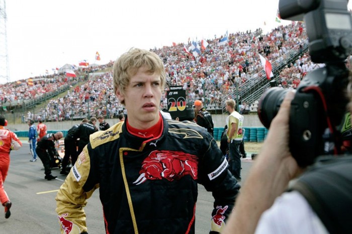 2007, Magyar Nagydíj - A Red Bull kisebbik csapatánál, a Toro Rossónál mutatkozik be állandó versenyzőként.