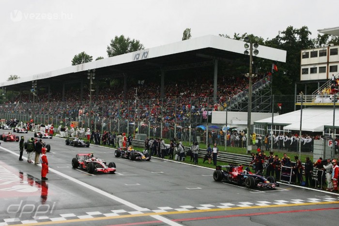 2008, Olasz Nagydíj - Az első pole és első futamgyőzelem, mindkettő rekord: az F1 legfiatalabb időmérős győztese (21 évesen és 72 naposan), másnap a legfiatalabb futamgyőztese (21 évesen és 73 naposan) lesz. 