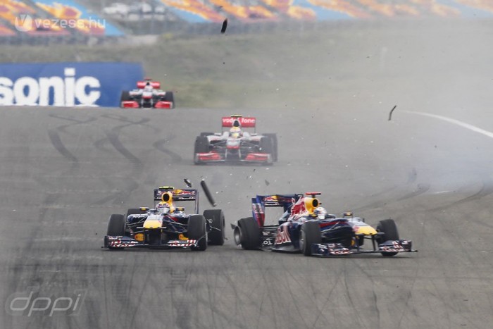 2010, Török Nagydíj - Az első komoly balhé Mark Webberrel, ütköztek az első helyért folytatott csatában, Vettel kiesett.