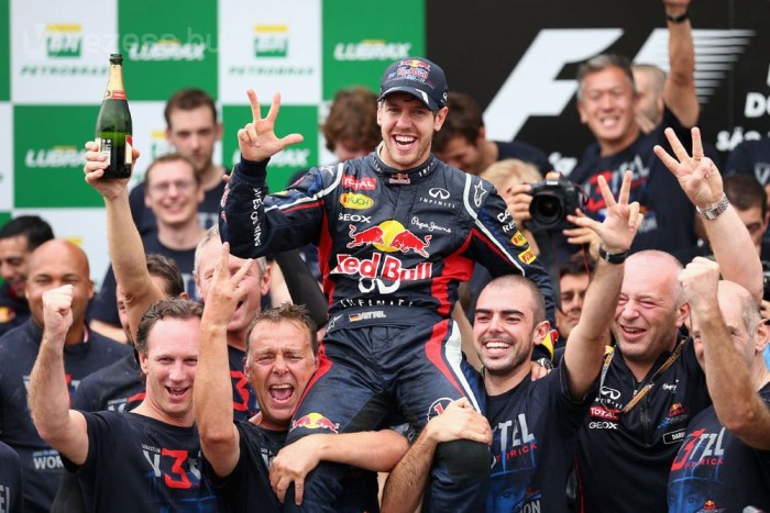 2012, Brazil Nagydíj - Sikerült a mentés a nehéz futamon, Vettel háromszoros bajnok. 25 évesen és 145 naposan persze a legfiatalabbként.