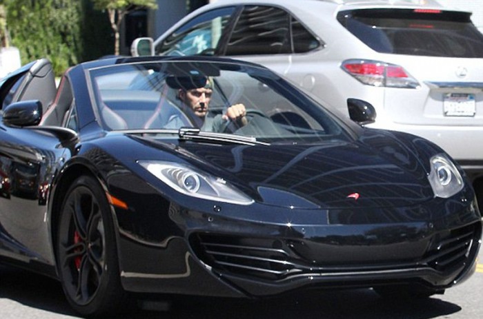 David Beckham csúnyán megtörte Range Roverét 8