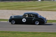 A 2012-es Goodwoodi Fesztiválon, maga Rowan Atkinson vezette a Jaguar MK2-őt.