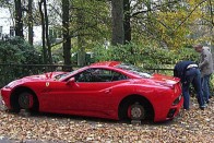 Ellopták a kerekeket a Ferrari alól 2