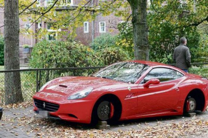 Ellopták a kerekeket a Ferrari alól 4 | Vezess Ellopták a kerekeket a Ferrari alól 4