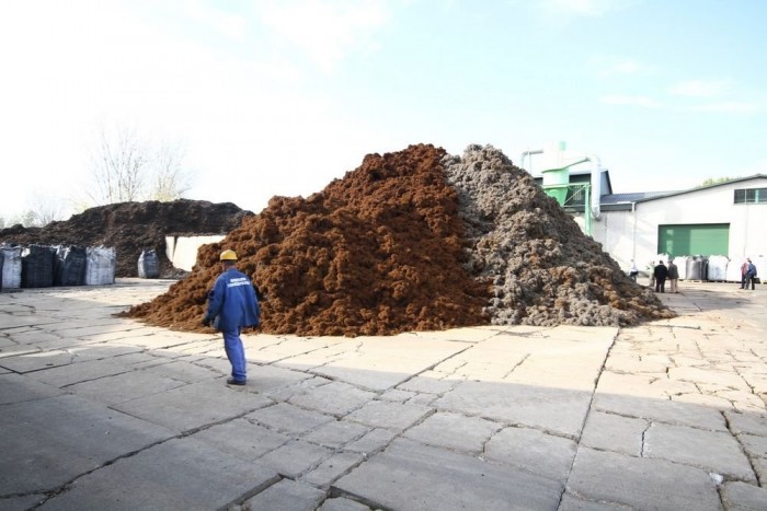 Szemétdombból olcsó, új út 8 | Vezess Hegynyi drótvatta. Nem olyan jó a tapintása, mint amilyennek kinéz. Sőt, igazából egyáltalán nem jó hozzáérni.