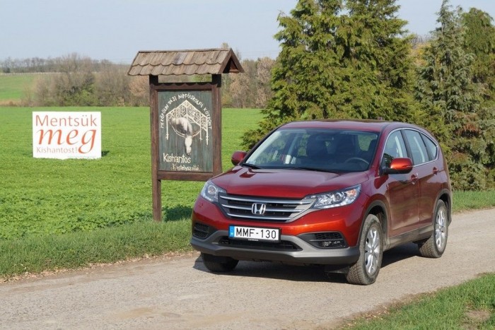 Pici dízel a nagy Hondában 7 A CR-V a könnyű dízellel aszfalton és száraz földutakon egyaránt komfortosan gördül - de valamiért nagyon könnyen eldobja a fenekét