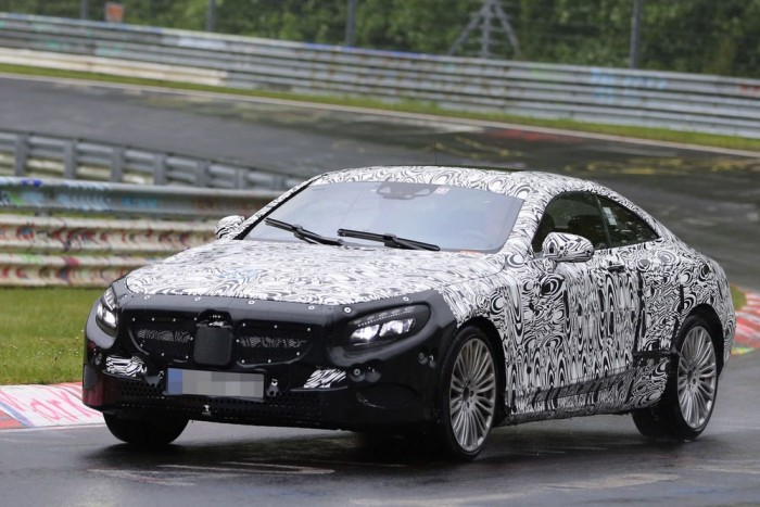 Kémvideón a Mercedes luxus-sportkupéja