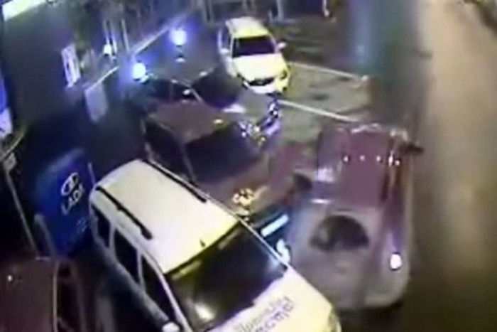 Négy autót tört össze egy mozdulattal