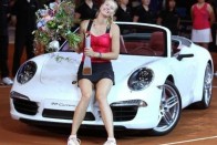 2012-ben megynerte a Porsche Tennis Grand Prix, és ajándékba kapott egy Porsche 911 Carrerát, melynek értéke szintén 30 millió forint.