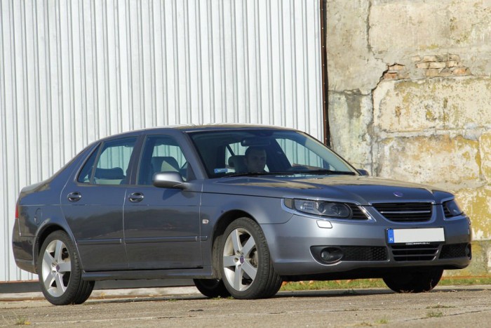 Kényelmes és biztonságos utazóautó. Csak a V6-os dízelt kell elkerülni a gazdag motorválasztékból