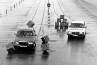 1964-ben Elkészül az első generációs blokkolásgátló, amelynek megbízhatósága még nem teljes. Azonban 1978-ra megkezdődik a blokkolásgátló fékrendszerek sorozatgyártása (Mercedes-Benz és BMW számára), immár tökéletesen megbízható rendszerrel. 1981-re elkészül a százezredik ABS.