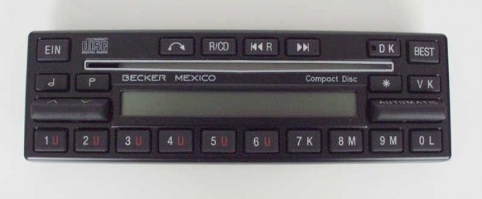 Íme a legelső CD lejátszó 1985-ből, amit a gyártósoron építettek be az autókba, azoknál a márkáknál ahol ez széria felszerelés volt.