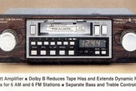 1962-ben a Philips bemutatta új termékét, amit kazettának nevezünk. A hivatalosan Compact Cassette névre hallgató hanghordozó eszköz rohamosan terjedni kezdett. Erre a lehetőségre csapott le aztán a gyártók java része, és kezdték el a ma ismert autóba szerelhető rádiós magnók gyártását a hetvenes években.